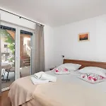 Apartments Jak *