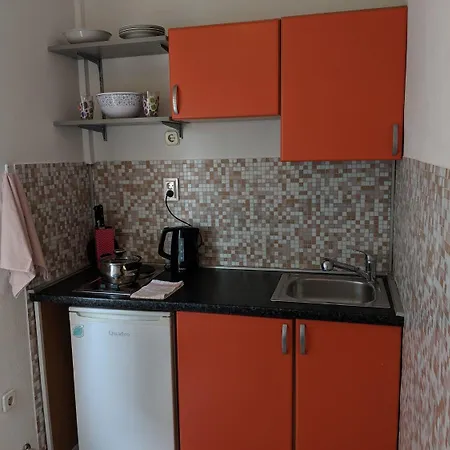 - Parking And Bbq Apartment