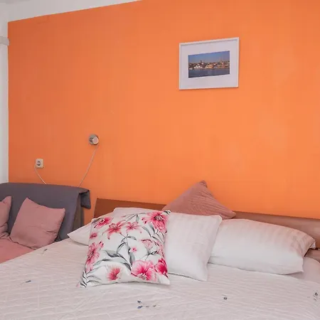 Apartments Jak Daire