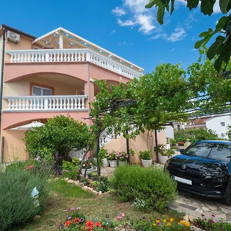 Apartments Jak Апартаменты