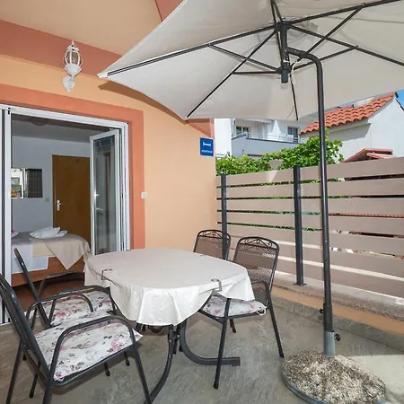 Daire Apartments Jak