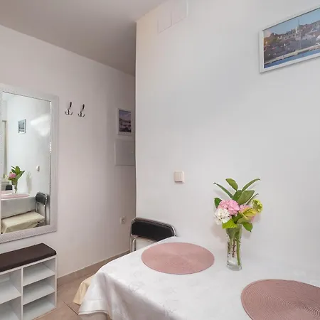 Apartments Jak Daire