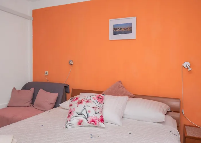 Apartments Jak Апартаменты