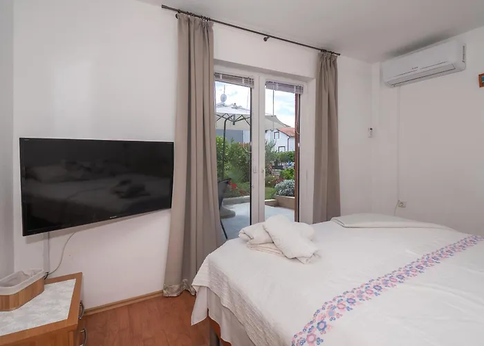 Apartments Jak * Водице